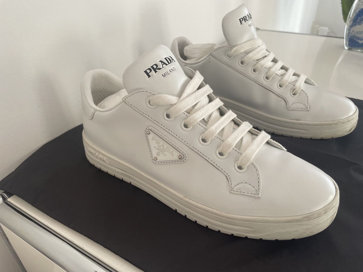 Prada Scarpe da donna: Prada White Leather Sneakers – Usato da Zürich venduto da Linda_11 1