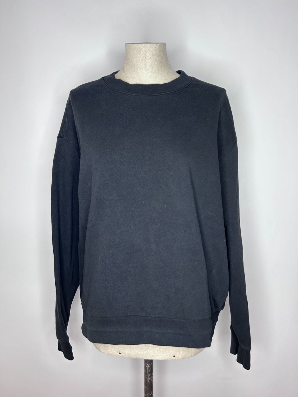 Weekday Pulls & Sweat-shirts: Weekday Sweatshirt – D'occasion à St. Gallen par look-twice