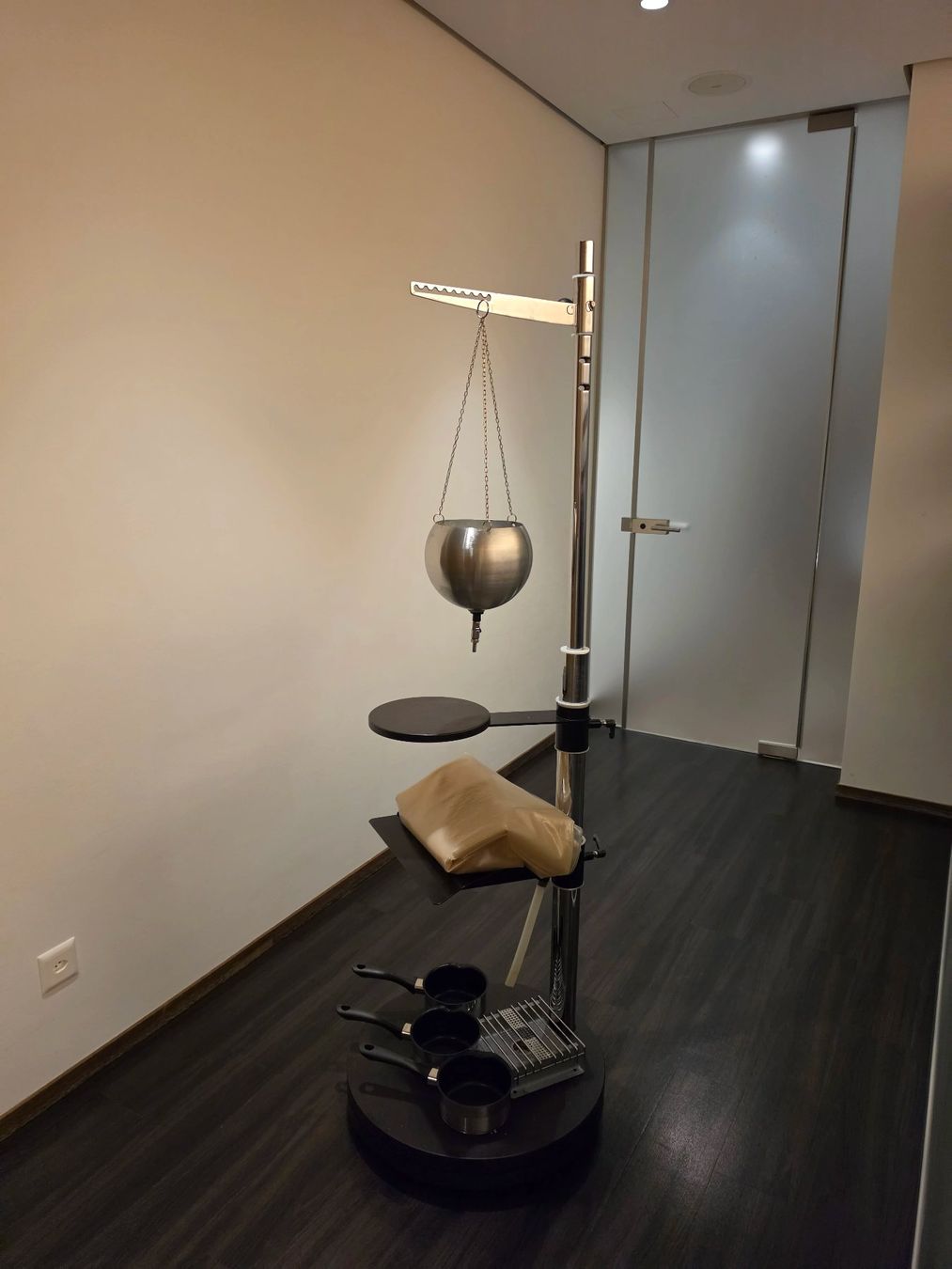 Attrezzature mediche: Stirnguss Gerät. Shiro Dhara – Usato da Lipperswil venduto da hau_k9g9