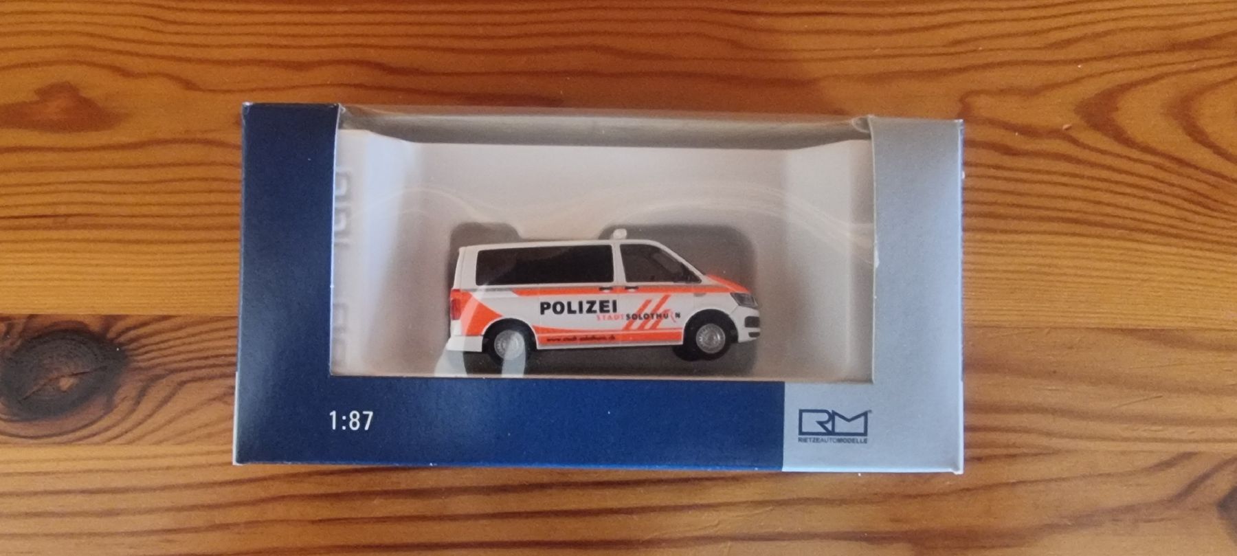 Rietze Modellini d'auto: VW T6 Stadtpolizei Solothurn 1:87 – Nuovo (secondo la descrizione) da Bettlach venduto da United83 4