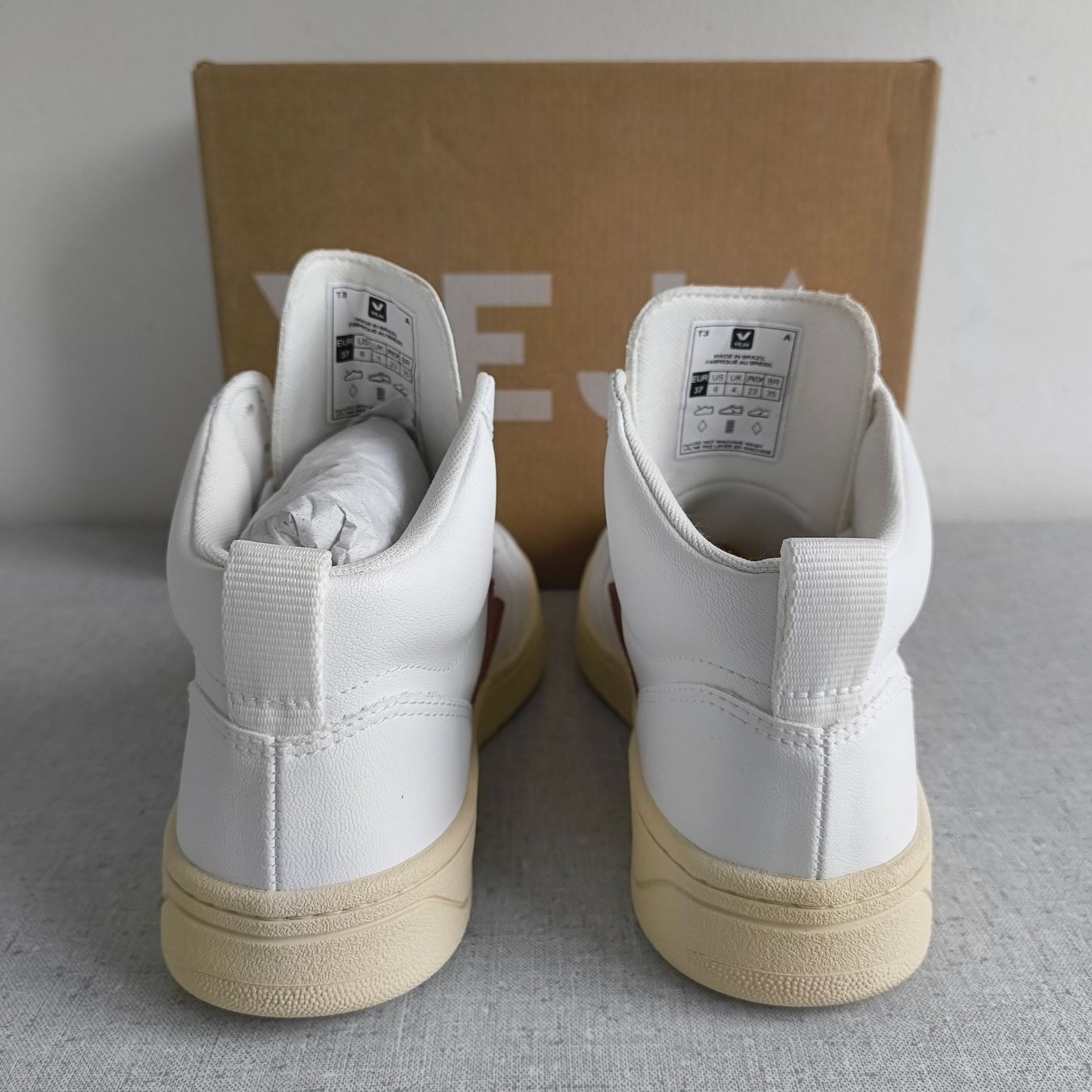 Veja Scarpe da donna: VEJA V15, Grösse US 6, EURO 37 – Nuovo e nell'imballaggio originale da Uitikon Waldegg venduto da PJLS1 2