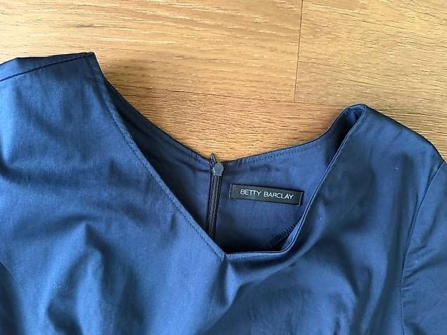Kleider: Kleid Betty Barclay Blau Grösse M – Gebraucht aus Volketswil von zjctcler 1