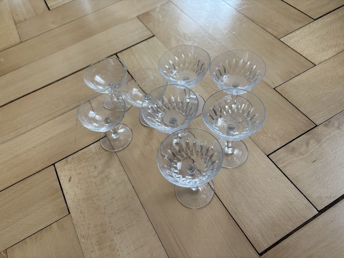 Bicchieri: 8  coppette dí sciampagne  – Nuovo (secondo la descrizione) da Schwyz venduto da Francesca54