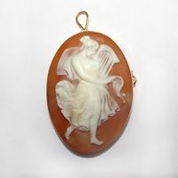 Gemme Kamme Anhänger/Brosche, sehr schönes Relief, Gold