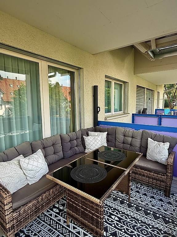 Sofas: Polyrattan Gartenlounge / Ecklounge mit Tisch & 2 Hockern – Gebraucht aus Bachenbülach von ES_Kaffe