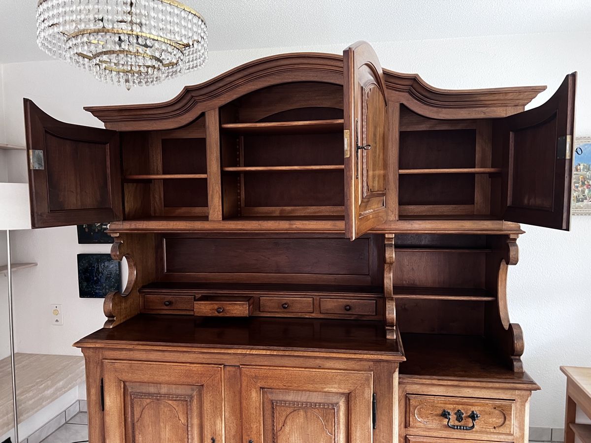 Credenze: Antikes Buffet mit Aufsatz Wohnwand – Usato da Neuenegg venduto da Magosaurus 6
