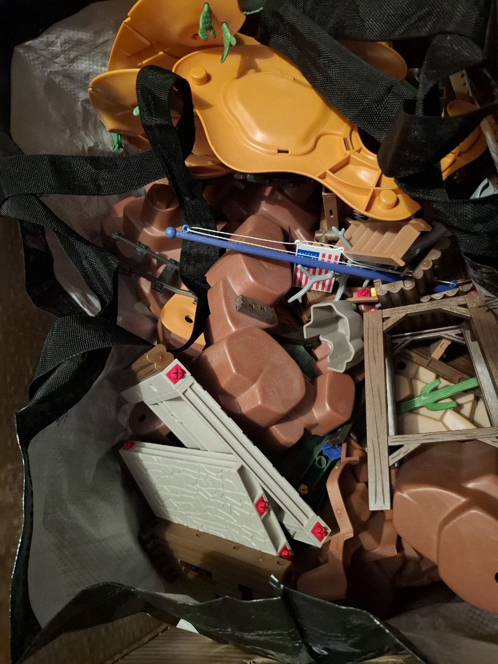 Playmobil Giocattoli: 10 Umzugskartons voll Playmos – Usato da Gipf-Oberfrick venduto da Birgitwet 4