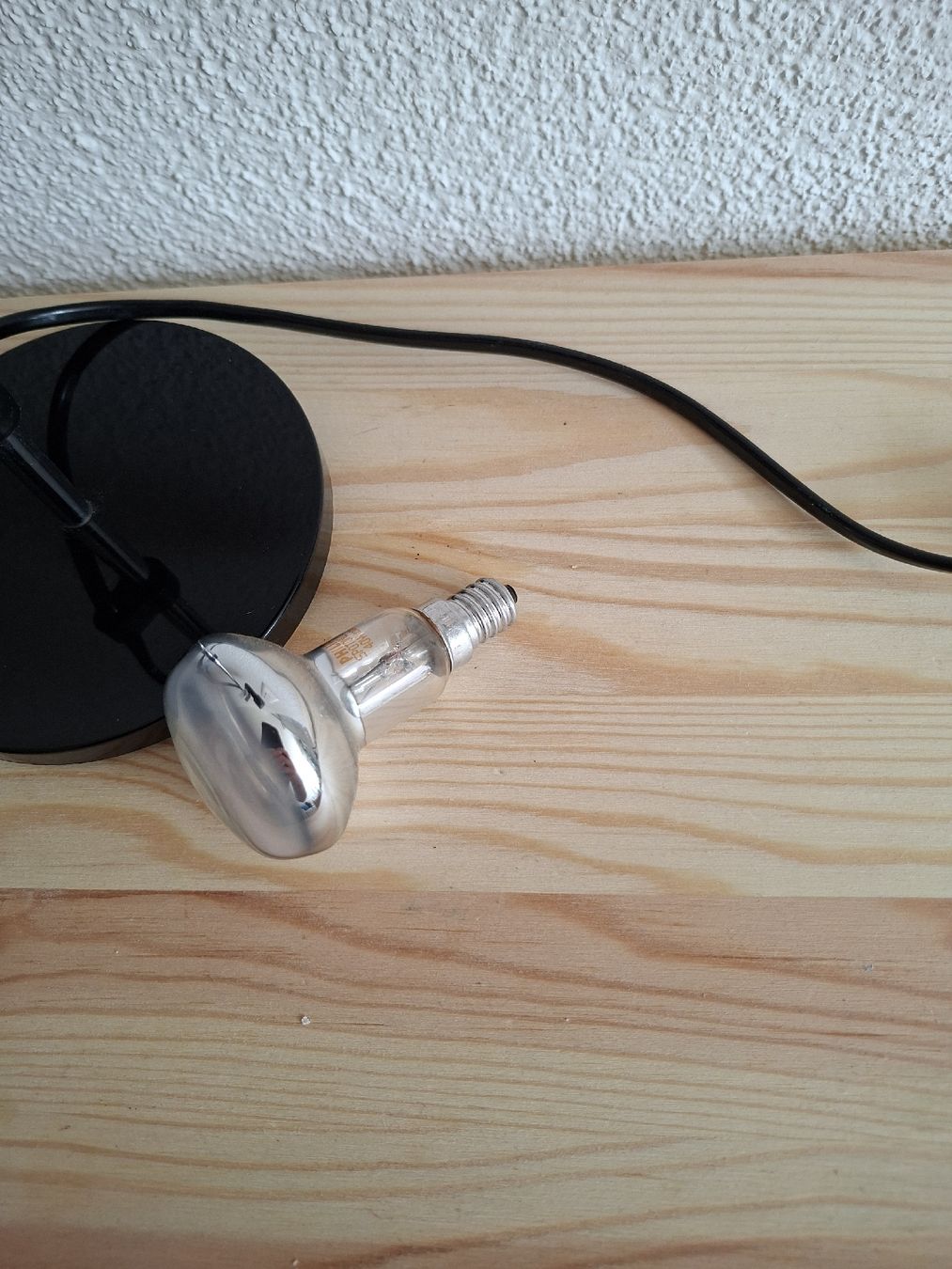 Lampade: vintage schwarze Lampe aus Kunststoff – Usato da Basel venduto da Lovintage 5