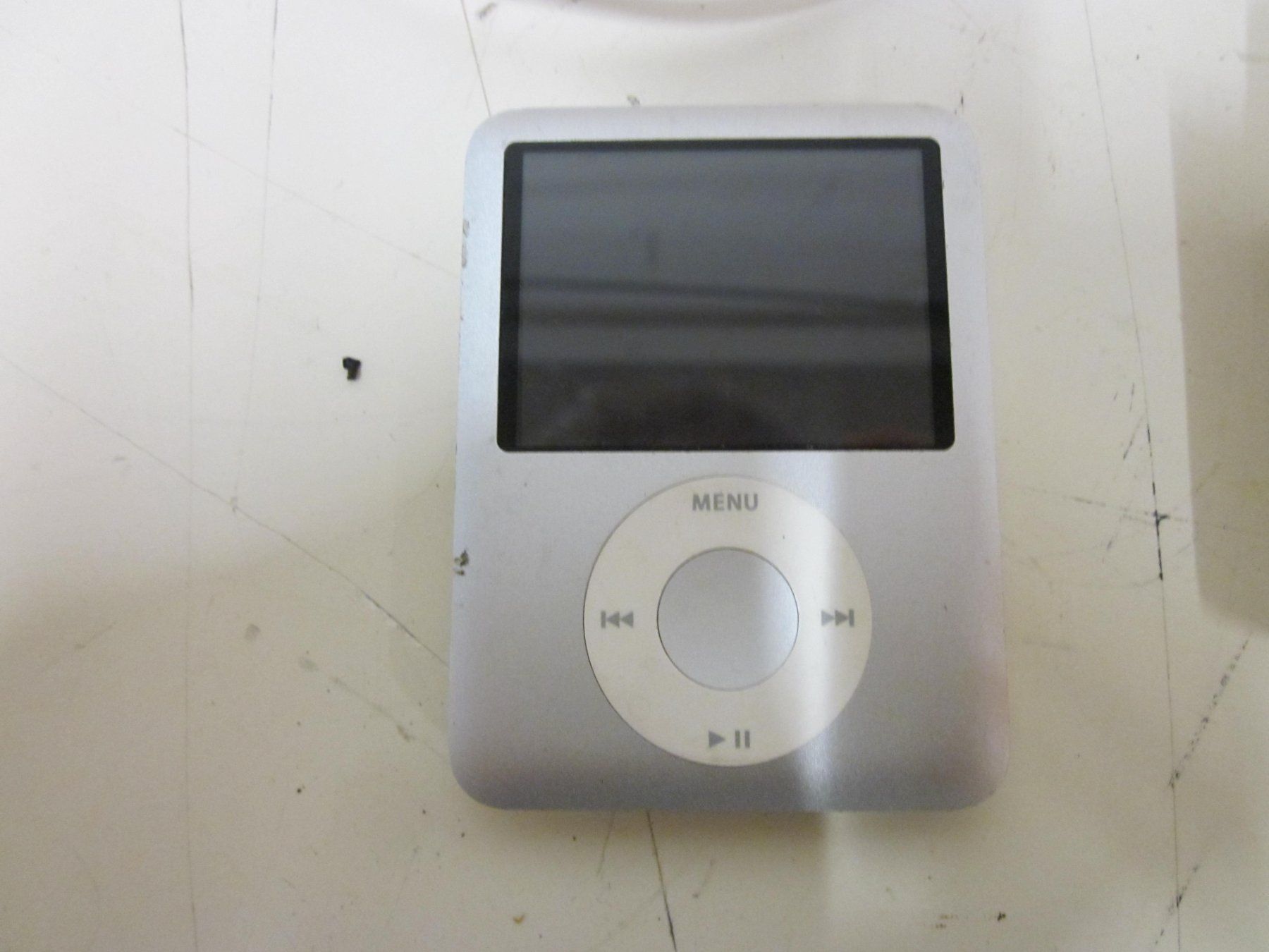 Apple Lettore multimediale portatile: I POD Nano A 1236 4GB – Difettoso da Grand-lancy venduto da kohler333 1
