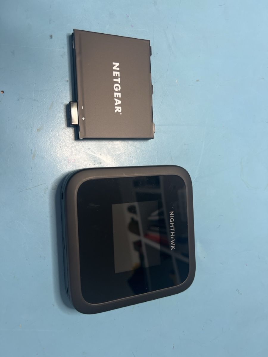 Netgear Modems & Routeurs: NETGEAR Nighthawk M3 Mobile Hotspot 5G WiFi 6 – D'occasion à Zürich par 2008andreas 3