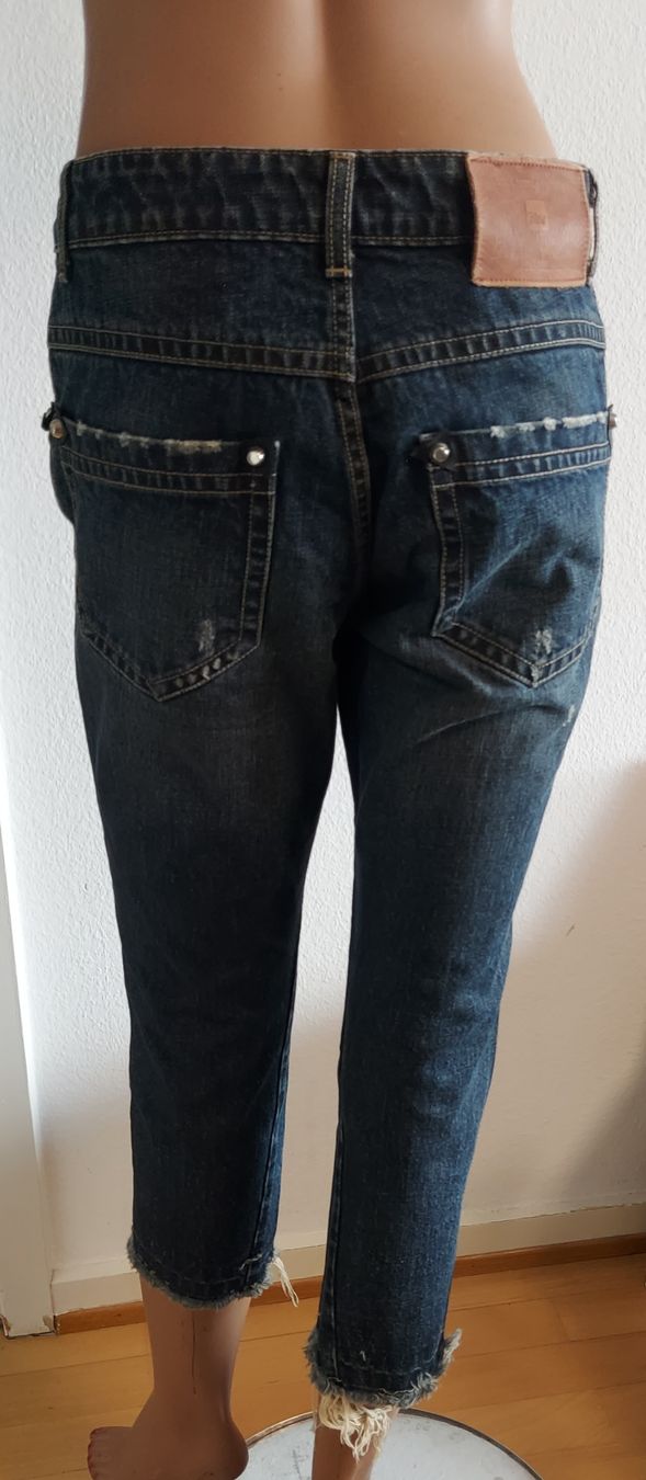Jeans: Neue coole Jeans mit Zipp & Fransen Gr. 40 – Nuovo e nell'imballaggio originale da Basel venduto da Allerlei-Basel 1