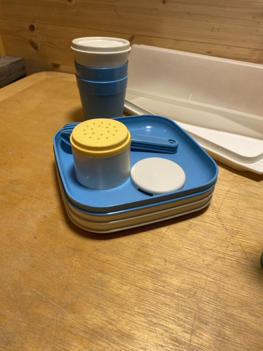Tupperware Contenitori & Simili: Tupperware – Usato da Corcelles NE venduto da Avossouhaits 1
