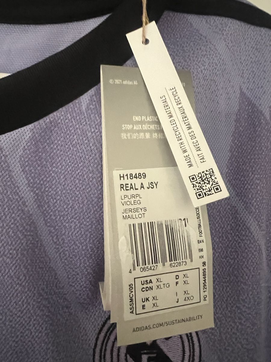 Canottiere & Pantaloni: Original Real Madrid Spezial Trikot – Nuovo e nell'imballaggio originale da Beinwil am See venduto da justin.. 2