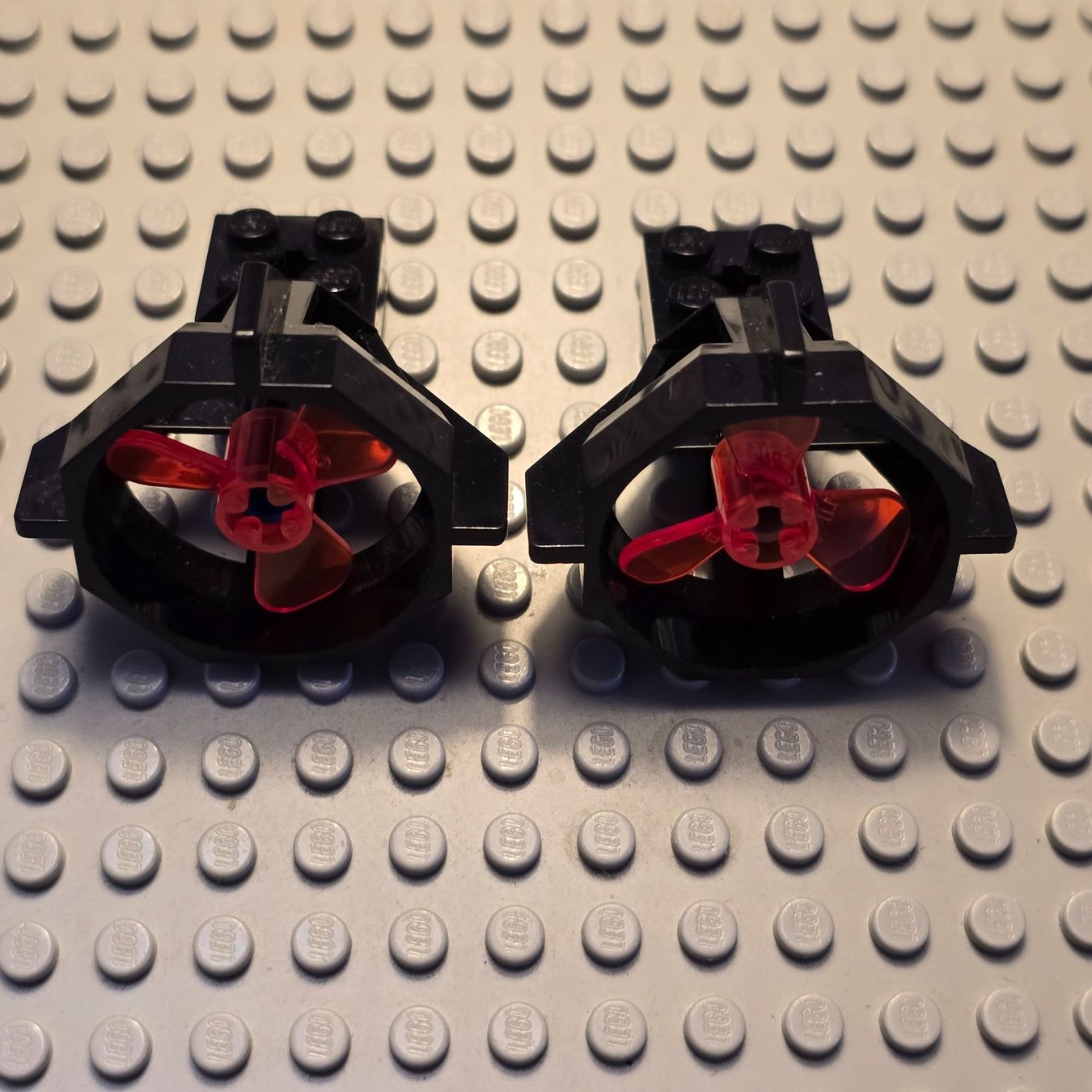 Lego Kit di costruzioni: Lego 2x Propeller Gehäuse (6040) – Usato da Basel venduto da Swi-7621