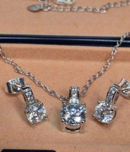 Altri gioielli: Ensemble argent avec diamants de moissanite de 2 ct – Nuovo e nell'imballaggio originale da Reconvilier venduto da Tsma67 5