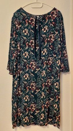 C&A Kleid, Gr. 46 / XL / XXL, Viskose, dunkelgrün mit Blumen