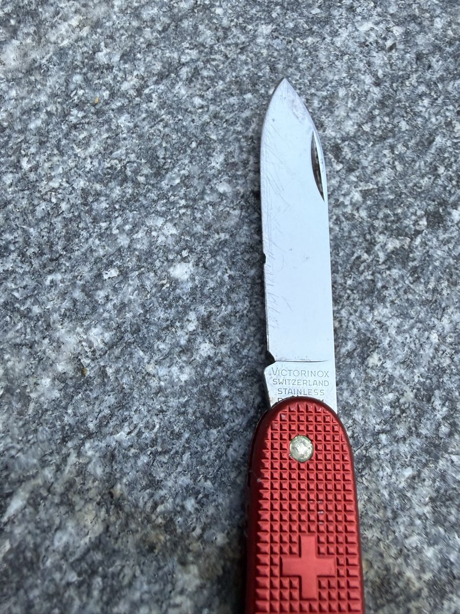 Victorinox Couteaux de poche: Sackmesser Old Cross Solo rot mit ABB Logo – D'occasion à Schupfart par 1.TopAngebote 3