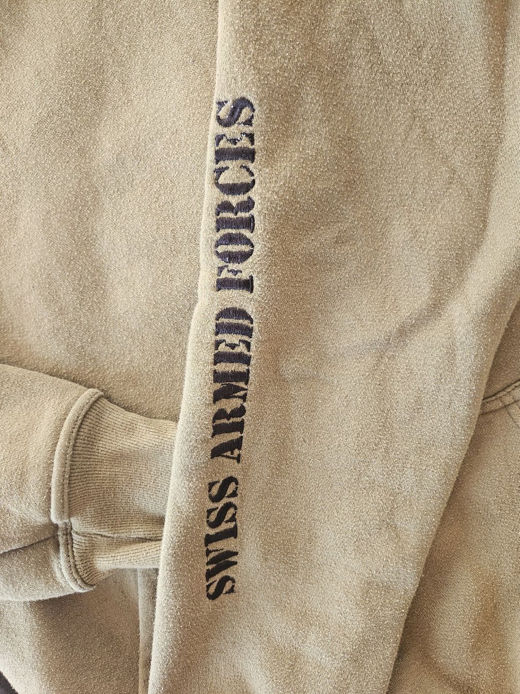 Pulls & Sweat-shirts: Kapuzenpullover Swiss Armed Forces Grösse M olive  – D'occasion à Abtwil AG par Ayline.a8 1