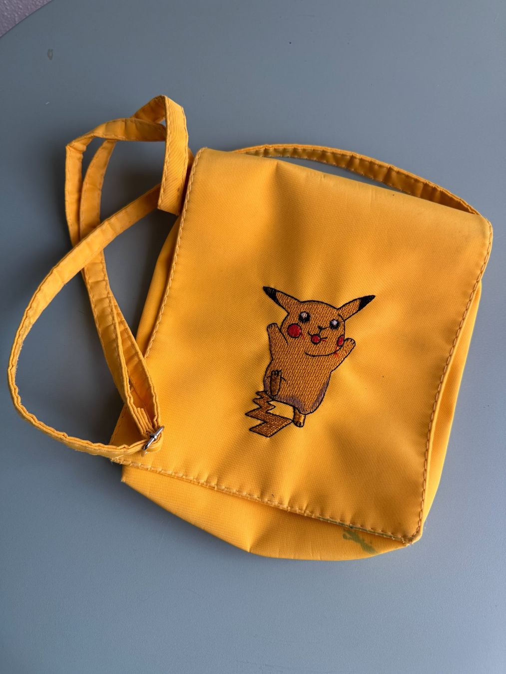 Borse: Pokemon Pikachu Retro Tasche in gelb – Usato da Kägiswil venduto da Jindujune