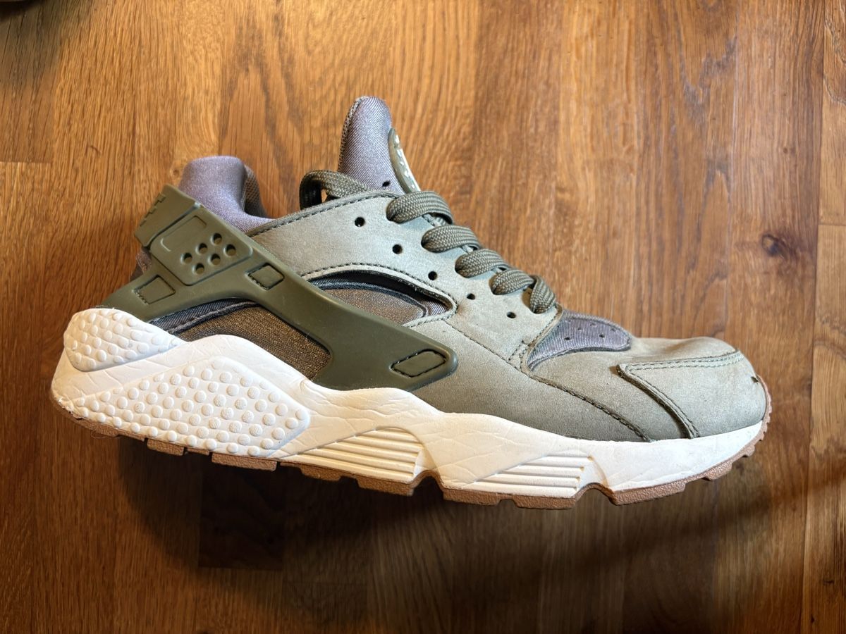 Nike Scarpe da uomo: Turnschuhe Nike Air Huarache Gr. 40 – Usato da Schwerzenbach venduto da frauminze 3