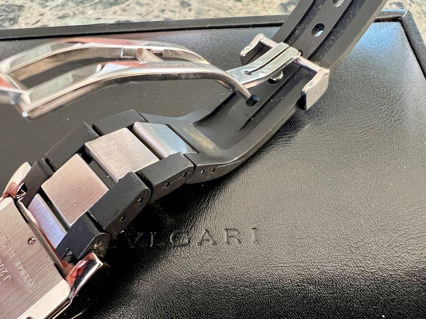 Bulgari Uhren: BULGARI Rettangolo Automatic, vulcanised rubber&steel strap – Gebraucht aus Le Mont-sur-Lausanne von LycaGallery 6