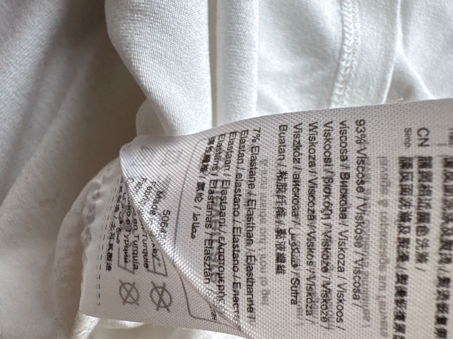 Esprit Lotti di vestiti: 4 Esprit V-Ausschnitt Shirts Gr. S, Damen – Usato da Winterthur venduto da britsi 6