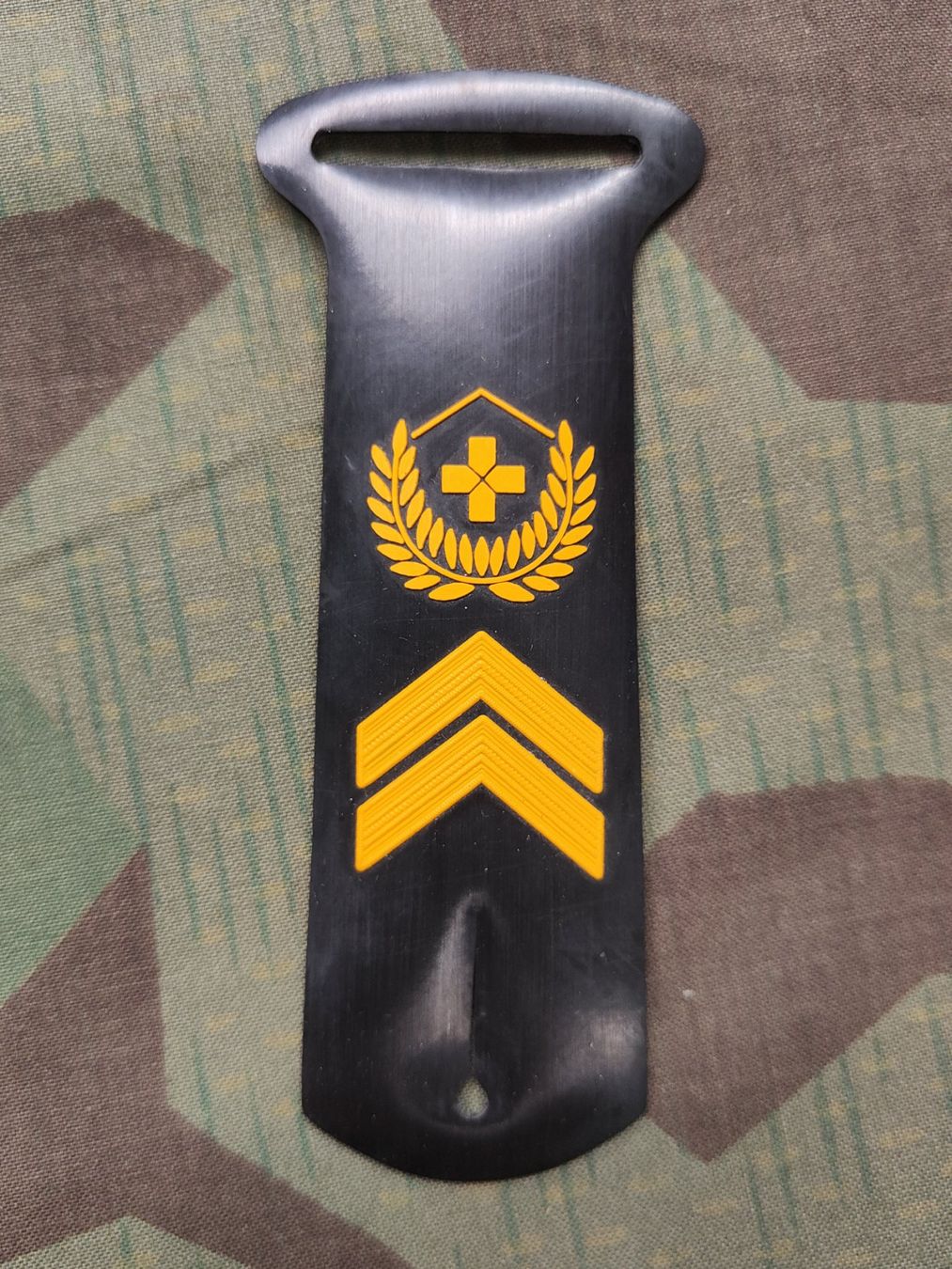 Schweizer Armee Placchette & Badge: Armschlaufe Feldweibel, Variante 3 – Usato da Bauma venduto da SwissMilitaria
