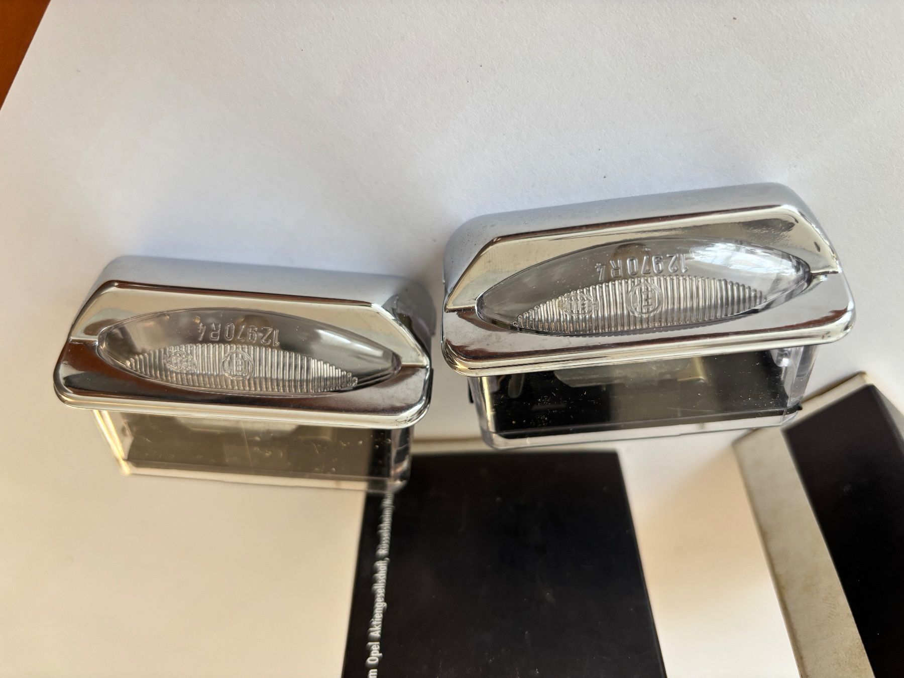 Opel Tutti pezzi di ricambio auto: Opel Blitz Nummernbeleuchtung NOS – Nuovo e nell'imballaggio originale da St. Gallen venduto da always-a-good-buy 1