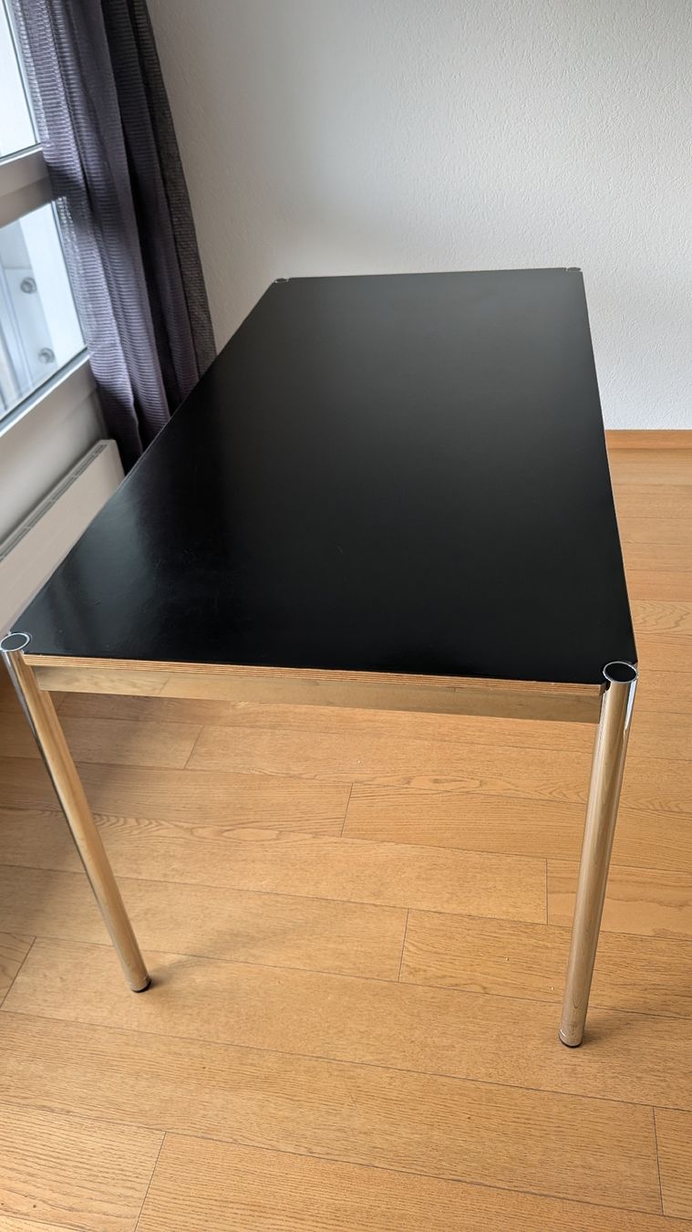 Scrivanie: USM Tisch schwarz 75cm x 150cm – Usato da Wabern venduto da Yes68