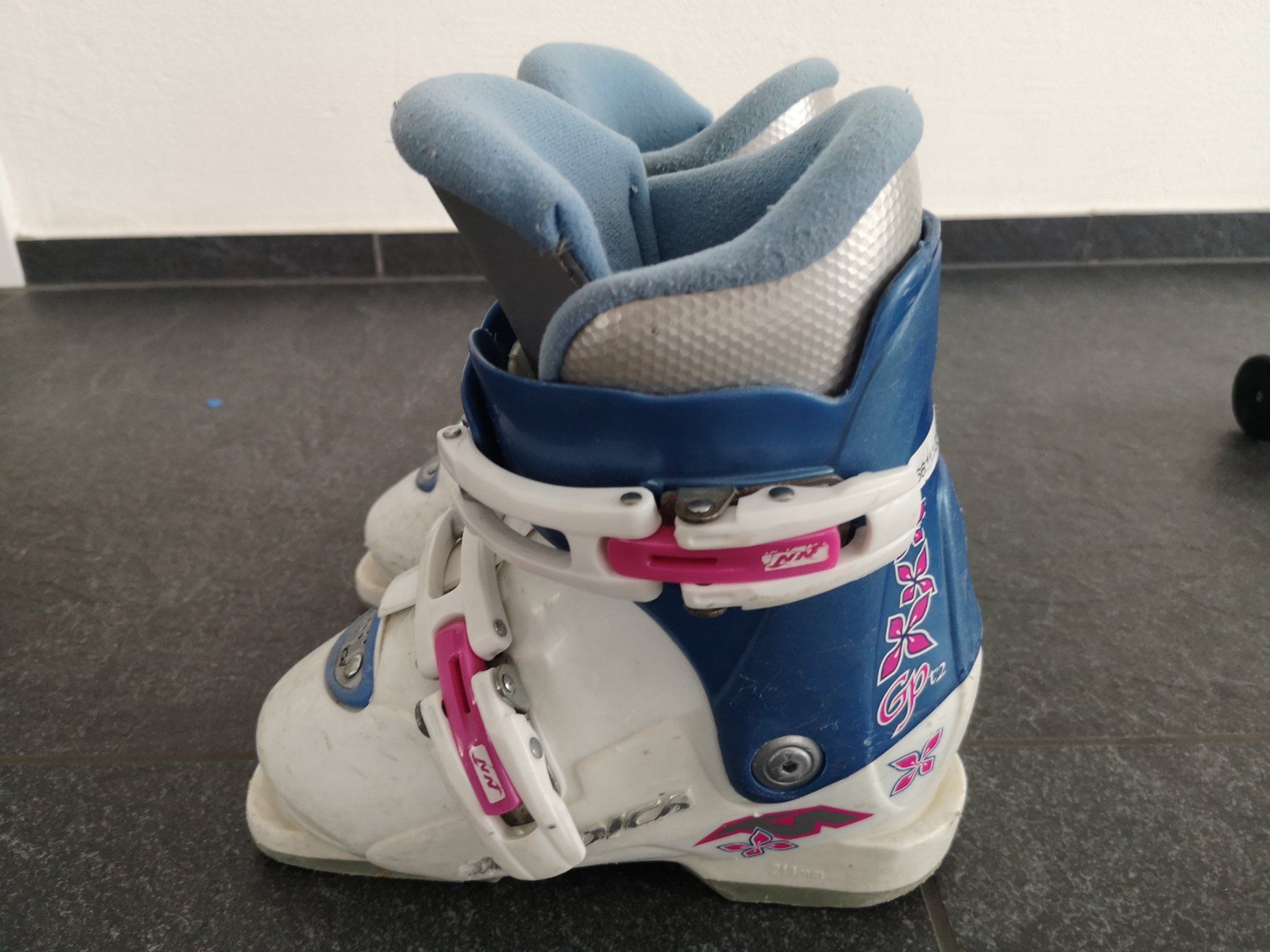Nordica Scarpe per ragazzi: Kinderskischuhe 214 mm – Usato da Gipf-Oberfrick venduto da acneuc