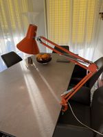 Schöne Schreibtischlampe, verstellbar, orange, gut erhalten,