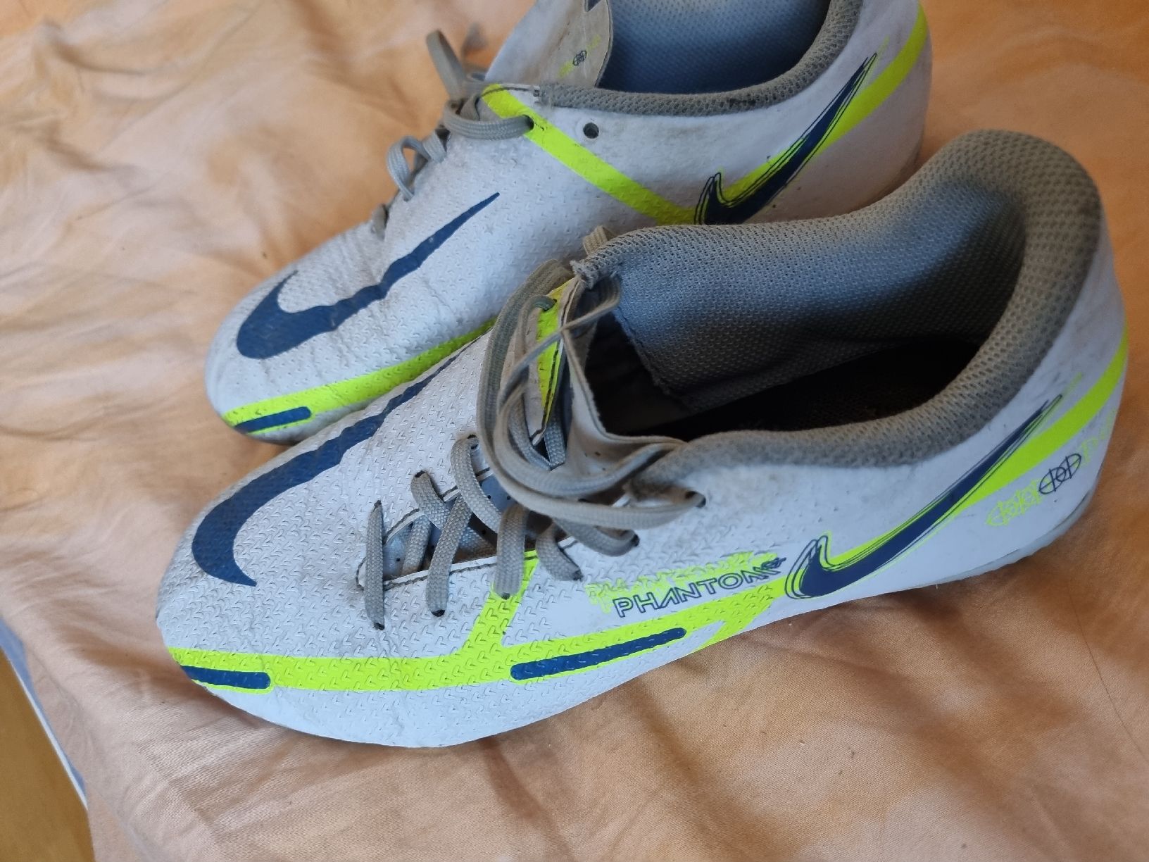 Nike Scarpe da uomo: fussballschuhe nike 35.5 – Usato da Basel venduto da Waranwaran 2