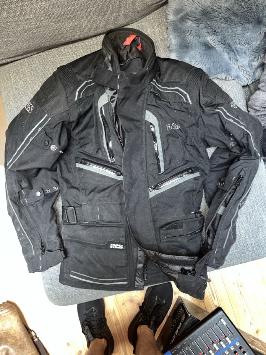 Vestes: IXS Motorradjacke Schwarz Grösse S – D'occasion à Luzern par LuzernerShop