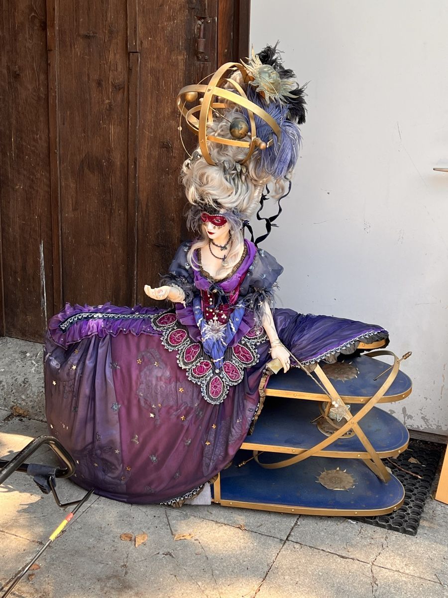 Figuren: Figur Dame mit Stand(223) – Gebraucht aus Glattfelden von maa_qcj8