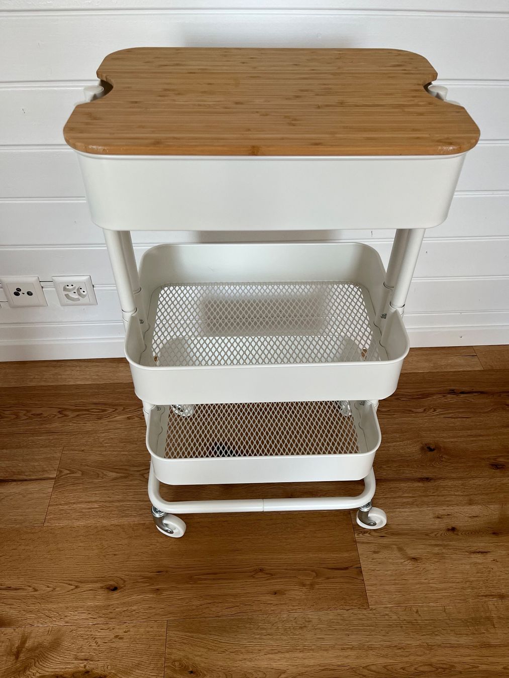 Ikea Dessertes: Ikea Raskog Rollwagen weiss – D'occasion à Olten par ari_jxn9
