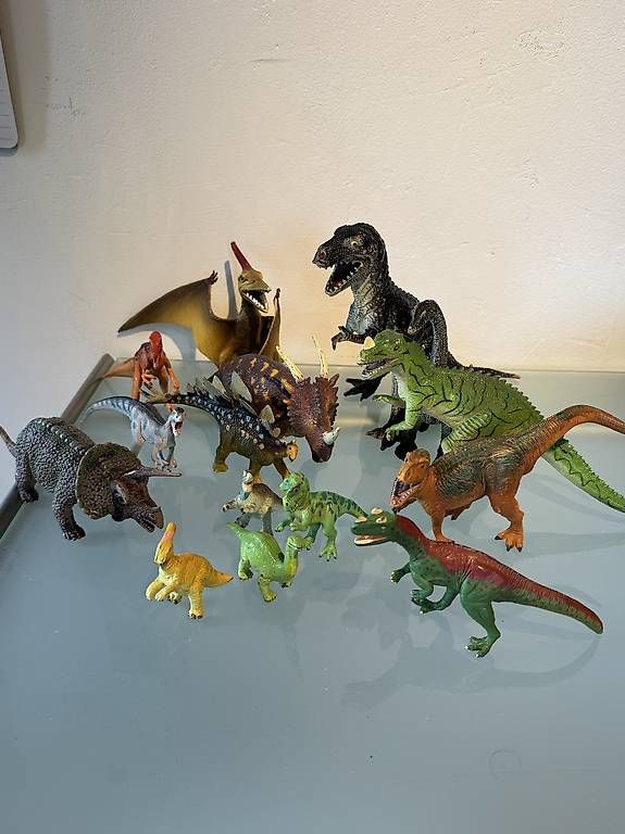 Giocattoli: Dinosaurier Figuren Set (15Stk.) – Usato da Langnau am Albis venduto da noa_n769