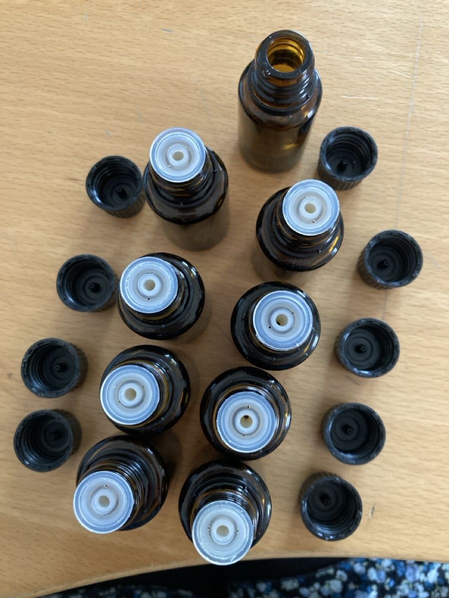 Doterra Oli essenziali: 9 leere DoTerra Öl-Fläschchen 15ml – Usato da Aarau Rohr venduto da Goldfisch21 2