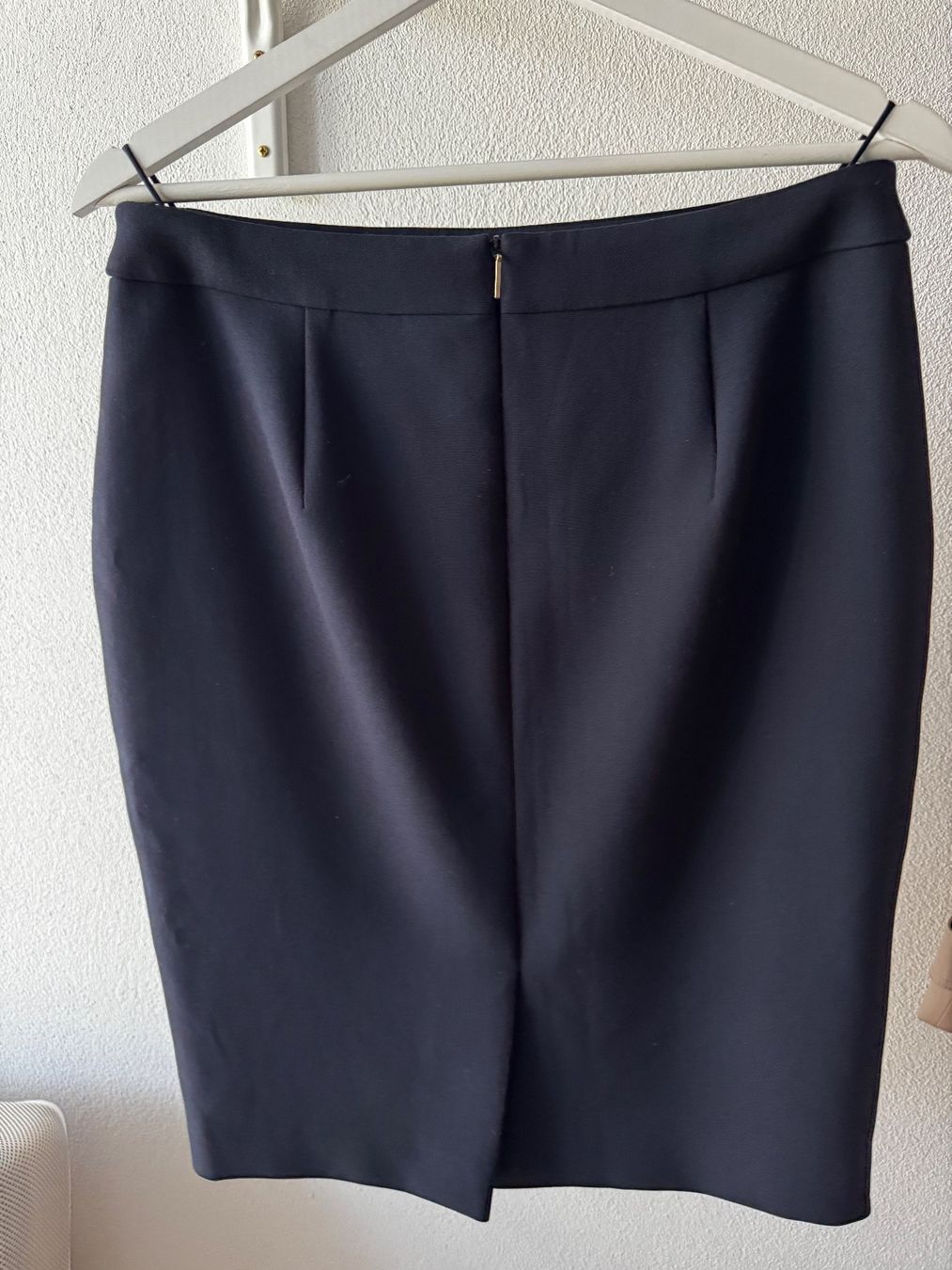 Hugo Boss Gonne: BOSS navy blue skirt size 40 – Usato da Uetikon am See venduto da kar_r6xq 1