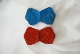 2 Vintage-Schleifenspangen, blau & rot, Gürtelschnallen
