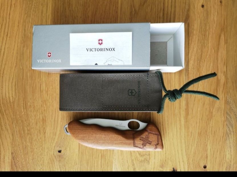 Victorinox Hunter Pro M Holz M Mit Etui Kaufen Auf Ricardo