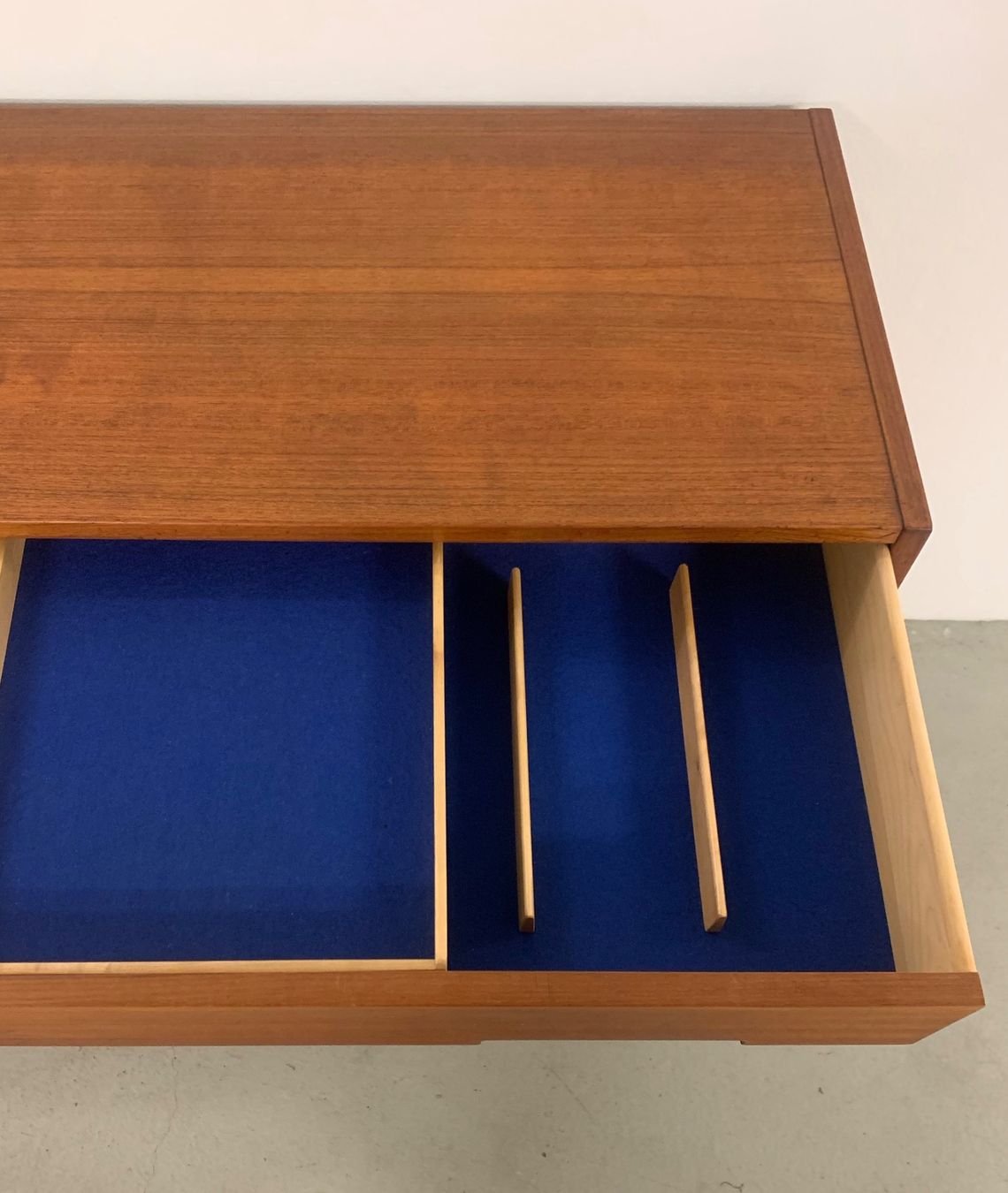 Knoll Cassettiere: MidCentury Teak Sideboard Nils Jonsson – Usato da Basel venduto da MidMod20C 5