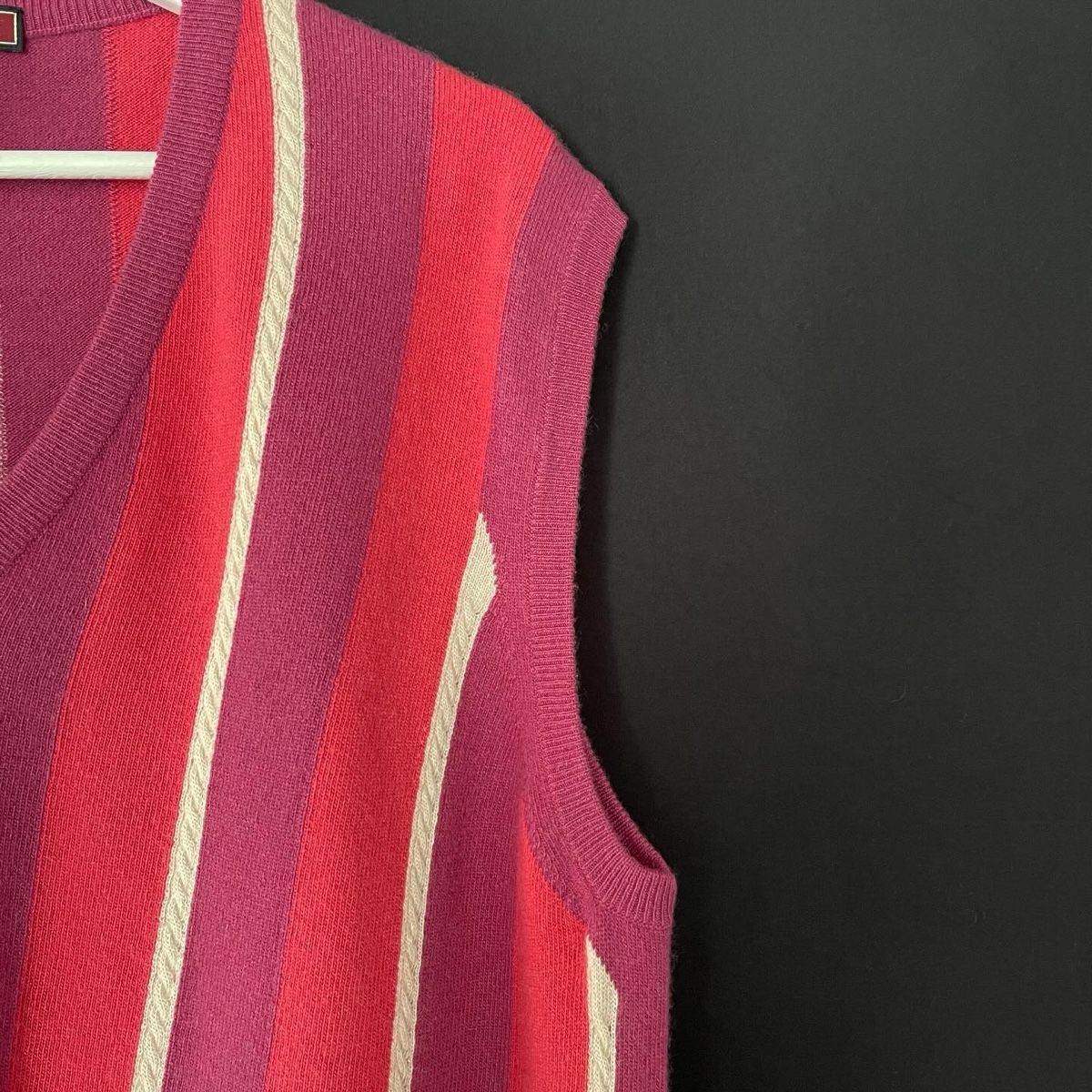 Gilet & Giacche: FERU Cashmere Vest – Nuovo e nell'imballaggio originale da Emmen venduto da Avviivva_Com2023 1