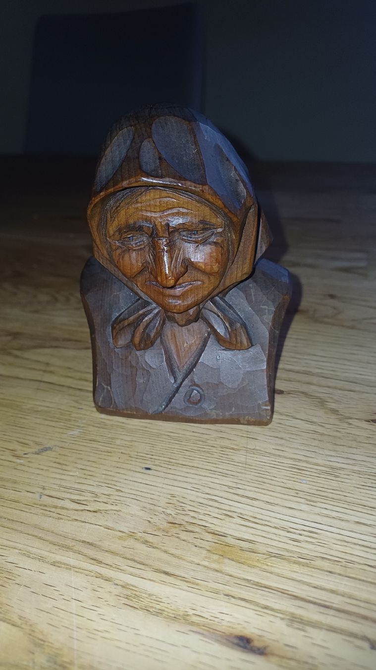 Statuette: Handgeschnitzte Frauenfigur – Usato da Flawil venduto da Naphtali 9