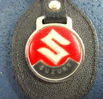 SUZUKI MOTO AUTOSCHLÜSSELANHÄNGER LEDRIG VINTAGE