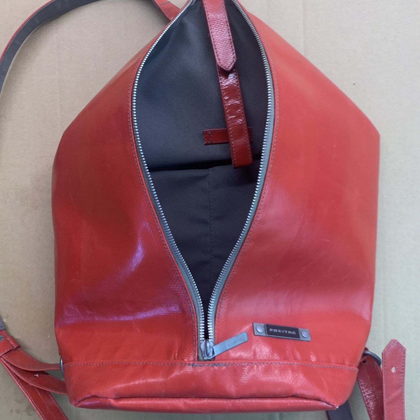 Freitag Rucksäcke: FREITAG REFERENCE R123 WOOLF BACKPACK Rucksack Tasche Rot – Gebraucht aus Chalais von Decoarts.art 3