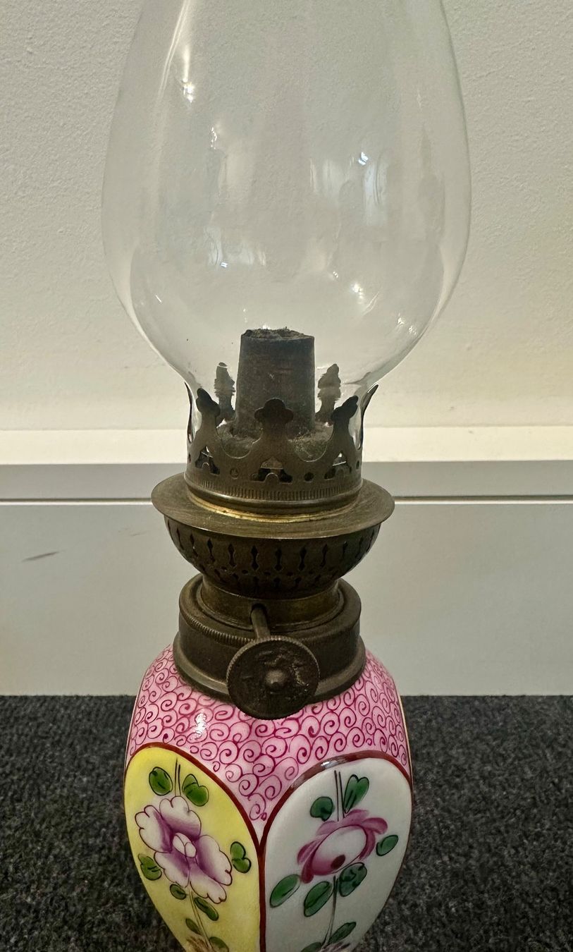 Lampade: Süsse antike Petroleumlampe – Usato da Basel venduto da artthings4you 3