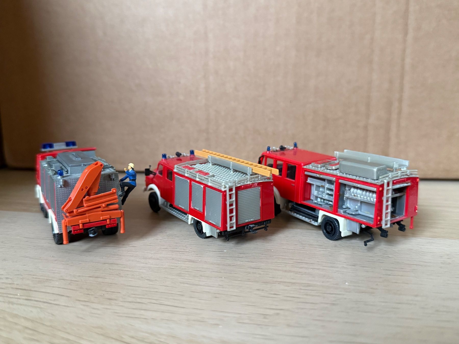 Preiser Kit di modellismo & Modellini statici: Lot 7 modèles 1/87 pompiers – Difettoso da Morrens VD venduto da YannD02 1