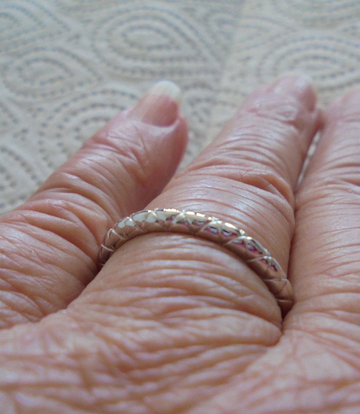 Anelli: Echtschmuck: 925er Sterling-Silber-Ring mit Muster – Nuovo (secondo la descrizione) da Zuchwil venduto da maumauchi