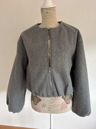 Zara Jacke kurz grau Grösse M 