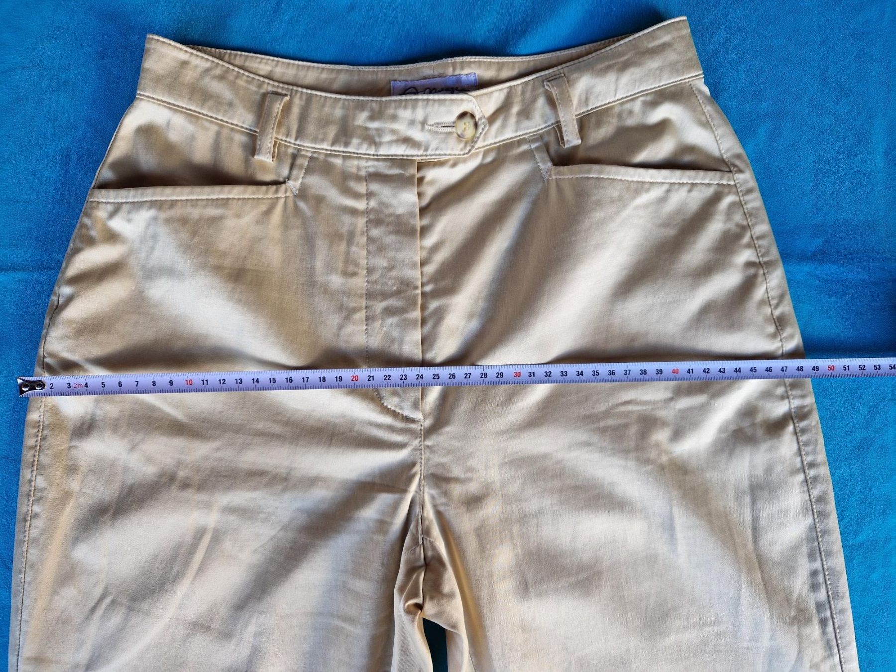 Pantaloni: Pantalon couleur or clair brillant. Taille 38. – Usato da Gryon venduto da dra_qxh2 4